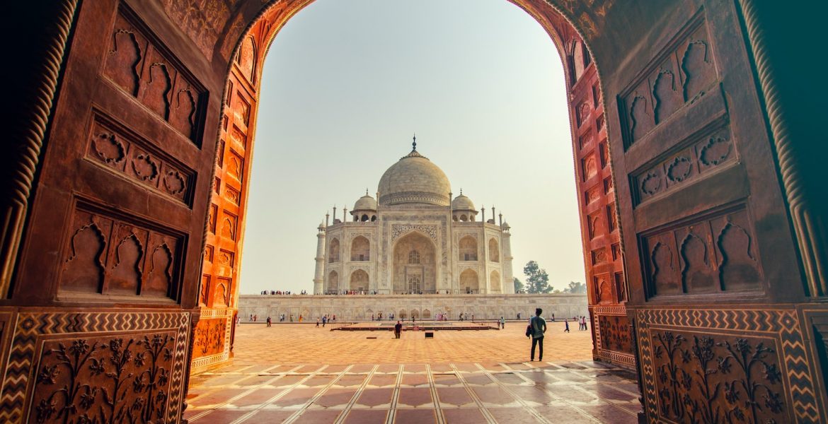 people near TAj Mahal