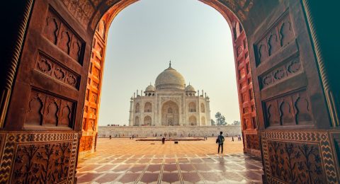 people near TAj Mahal